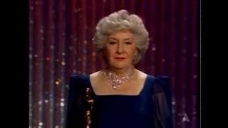 Maureen Stapleton Wins Supporting Actress 1982 Oscars [upl. by Zedecrem72]