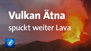 Vulkan auf Sizilien Ätna spuckt weiterhin Lava und Rauch [upl. by Rojam]