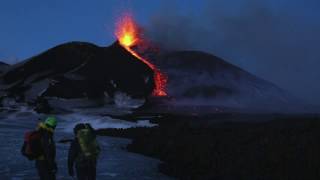 Der Ätna brodelt Europas größter Vulkan bietet spektakuläre Feuershow [upl. by Htederem220]